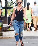 jenniferlawrenceorg002.jpg