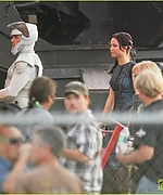 jennifer-lawrence-catching-fire-set-06.jpg