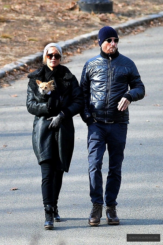 jennifer-lawrence-and-darren-aronofsky-out-at-central-park-in-new-york-march-31-2017_401061615.jpg