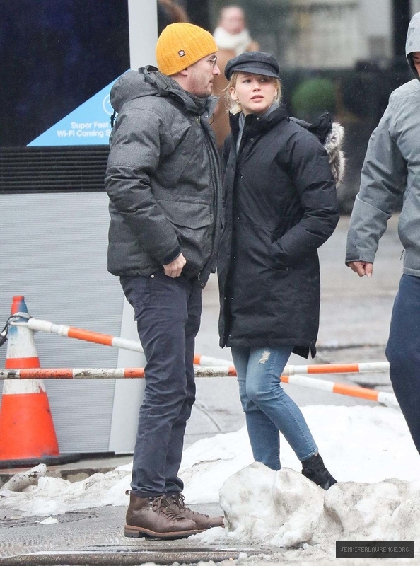 jennifer-lawrence-and-darren-aronofsky-out-in-new-york-march-17-2017_2021072936.jpg