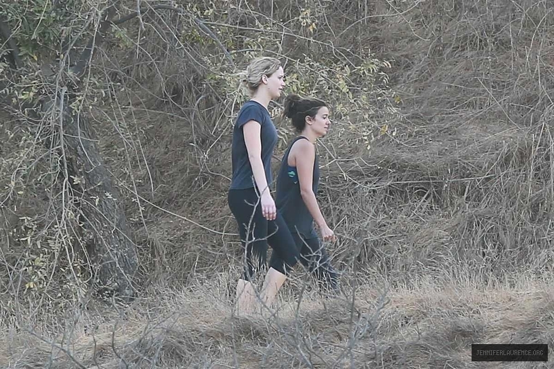 jennifer-lawrence-out-hiking-in-los-angeles-august-28-2016_1230094248.jpg